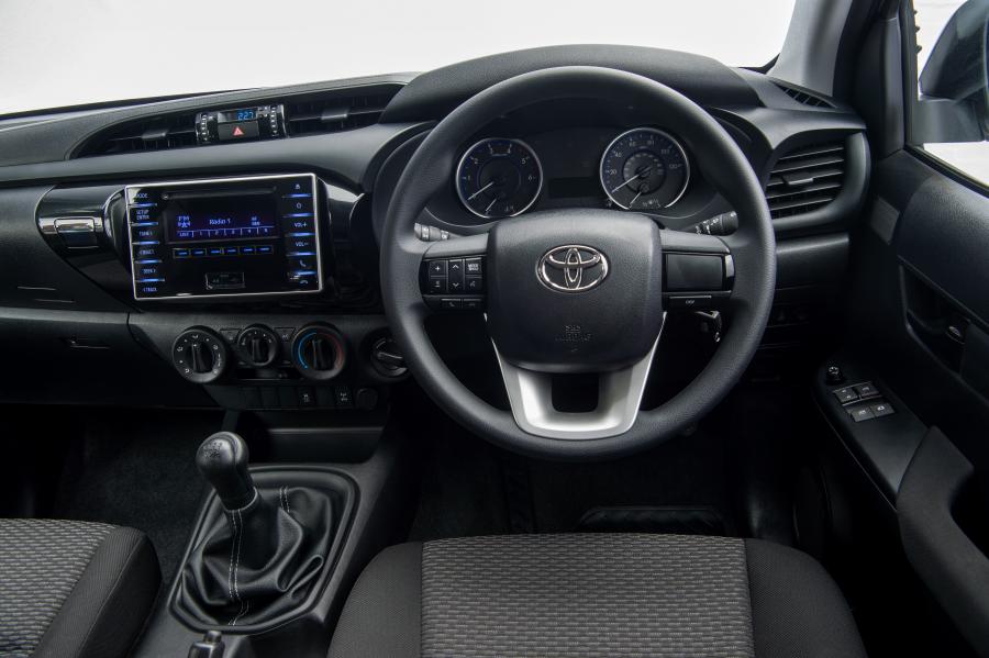 Торпедо Toyota Hilux Xtra Cab Tipper 2017 года  (UK) (фото 14 из 15)